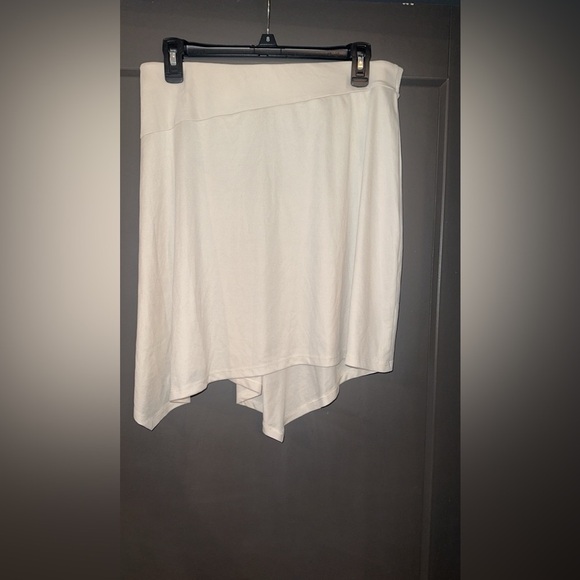 H&M Cream Skirt with Unique Hem *Purchased in Italy* - Picture 5 of 5